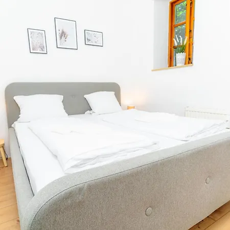 Smutjes Koje, Mittendrin Und Doch Am