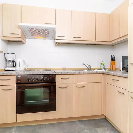 Smutjes Koje, Mittendrin Und Doch Am *